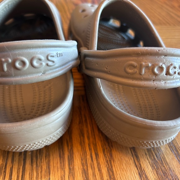 CROCS Women’s Taupe Clogs Heel Strap Size 6 - Picture 2 of 6